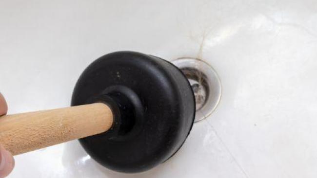 Débouchage baignoire : astuces et techniques pour un dépannage efficace