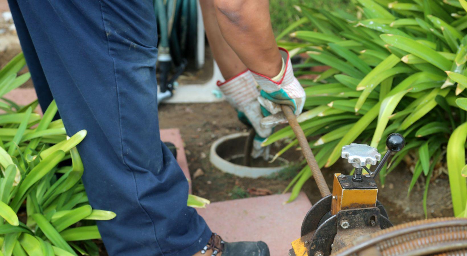 Comment se servir d'un furet pour déboucher une canalisation ?