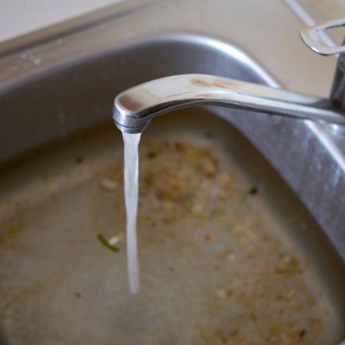 Les eaux usees remontent par l evier de la cuisine