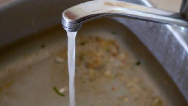 Les eaux usées remontent par l'évier de la cuisine : que faire ?