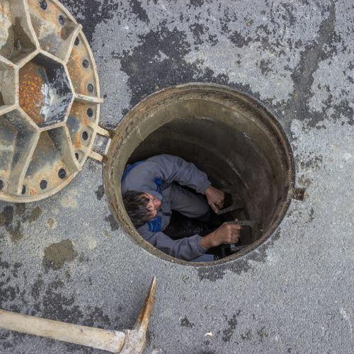 Quand un deboucheur professionnel descend dans les egouts de la rue 1 