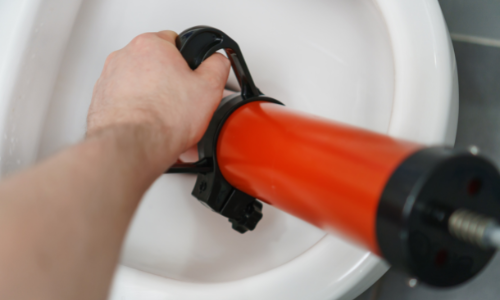 Utiliser un deboucheur a pompe ou pompe de debouchage pour deboucher un wc